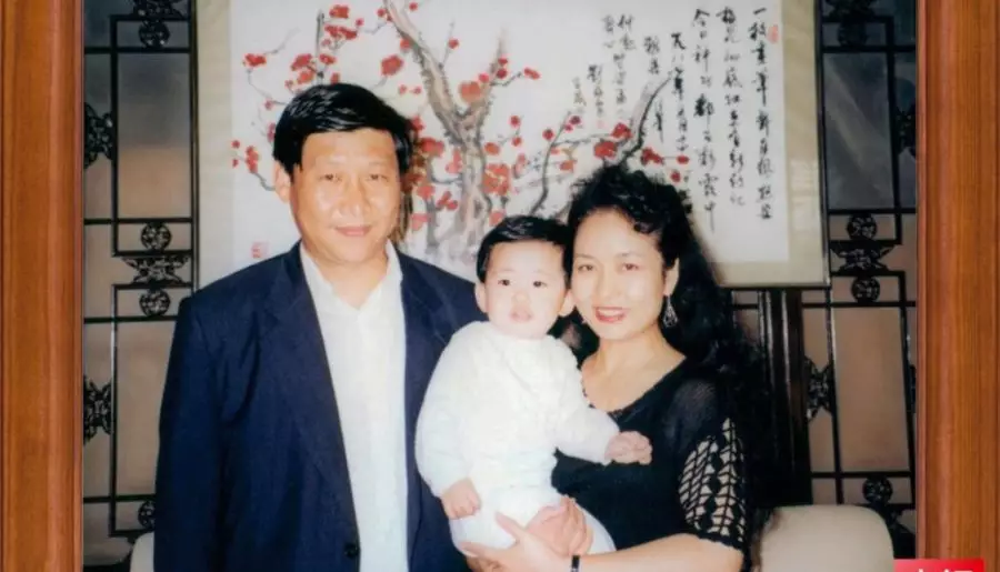 習主席一家三口樂也融融照片的背後大意義