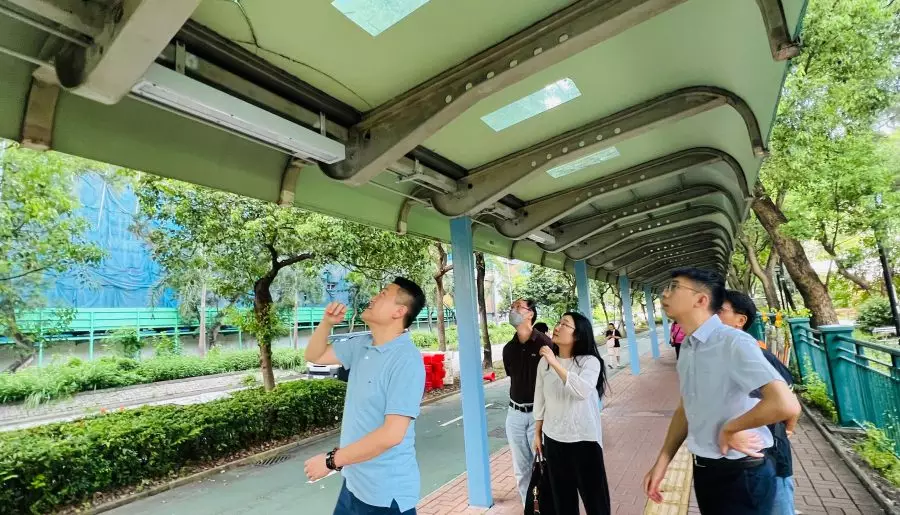 與路政署視察粉嶺南行人路上蓋破裂問題