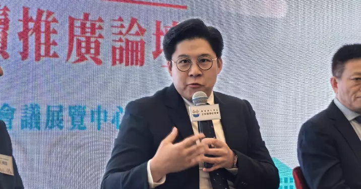 霍啟剛在灣仔講點樣教仔讀書