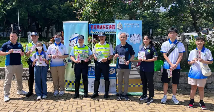 新界南總區道路安全組 x 大嶼山區少年警訊派發「行人四寶」