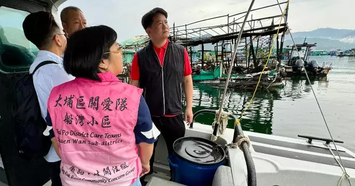 大埔民政處、區議員及關愛隊迅速跟進大埔鹽田仔魚排起火事件