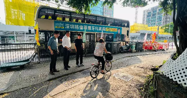 與工程師視察 粉嶺神召會幼稚園對出行人路地面