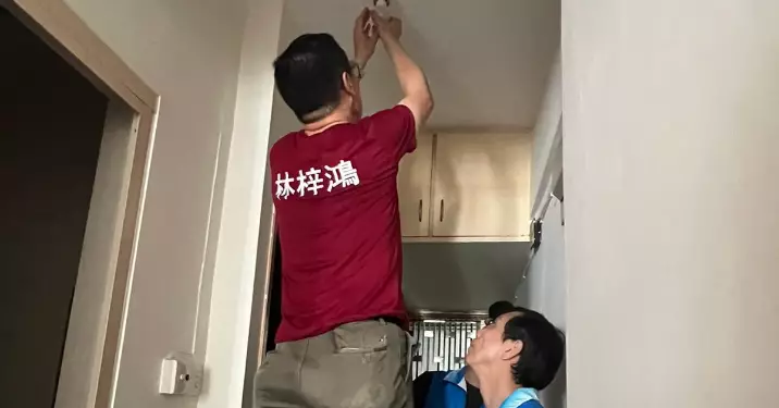新民黨東區團隊|慶回歸迎國慶萬家燈火 為東區基層家庭免費提供安裝智能LED燈膽