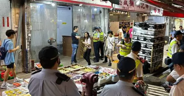 警方聯同食環署在油麻地打擊阻街衛生黑點 發出49張定額罰款告票及傳票