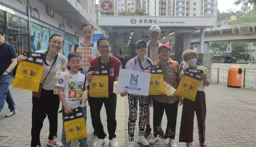 林梓鴻｜組織東區親子街坊為腎病病人賣旗籌款