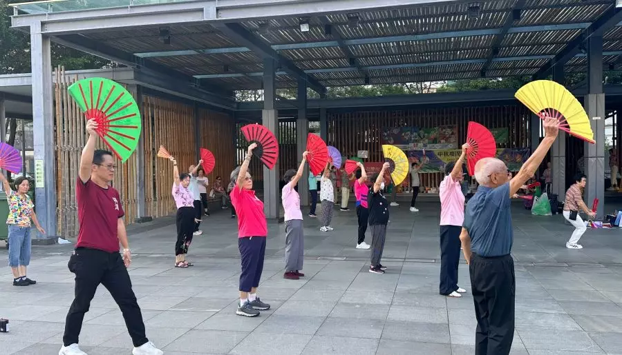林梓鴻 |為愛秩序灣公園太極好友送上月餅
