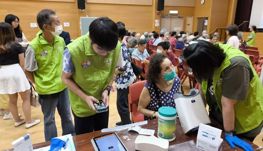 深水埗關愛隊推社區眼疾篩查服務　助居民及早發現眼部問題