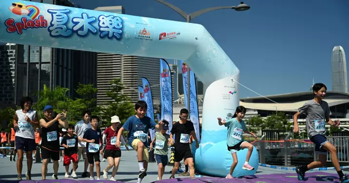 Splash夏水樂將維港變成遊樂場 三千健兒水陸競技@灣仔