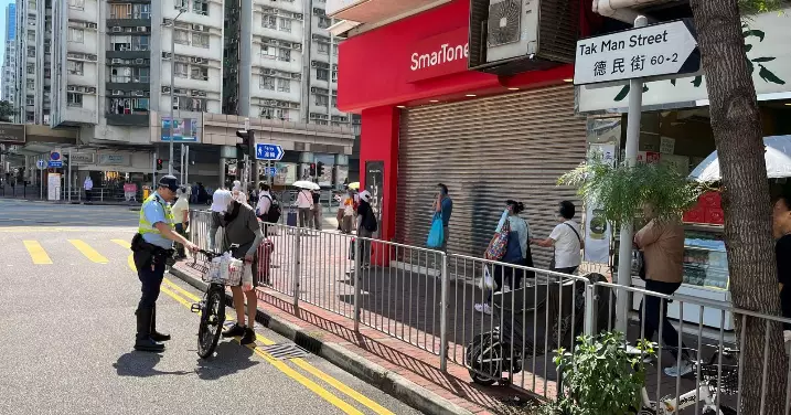 九龍城警區在區內多個交通黑點進行教育宣傳