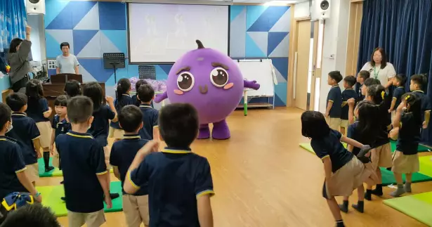 九龍城警區 -防騙吉祥物提子走入校園宣傳防騙訊息- 宣道會劉平齋紀念國際學校