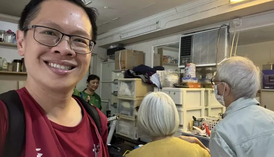 康灣大廈聯會x關愛隊｜夥拍潤愛同行為東區長者進行家居維修清潔及安裝燈膽