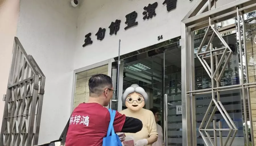 為西灣河街市商戶大廈組織贈送月曆