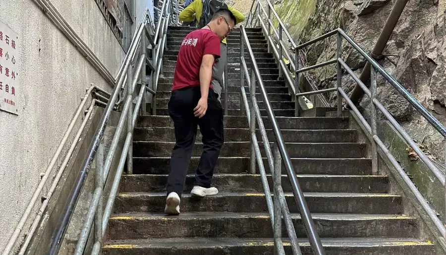 關注筲箕灣通往明華大廈樓梯級修復問題