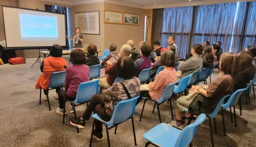 新民黨柴灣團隊｜參加小西灣藍灣半島健康講座及眼底講座及眼底檢查