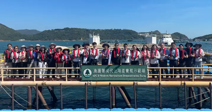 東區區議會參觀東龍洲 魚類養殖區現代化海產 養殖示範場