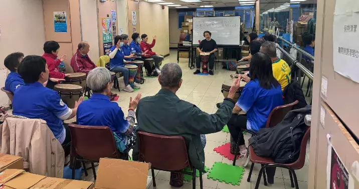 「油尖區耆樂警訊非洲鼓班」