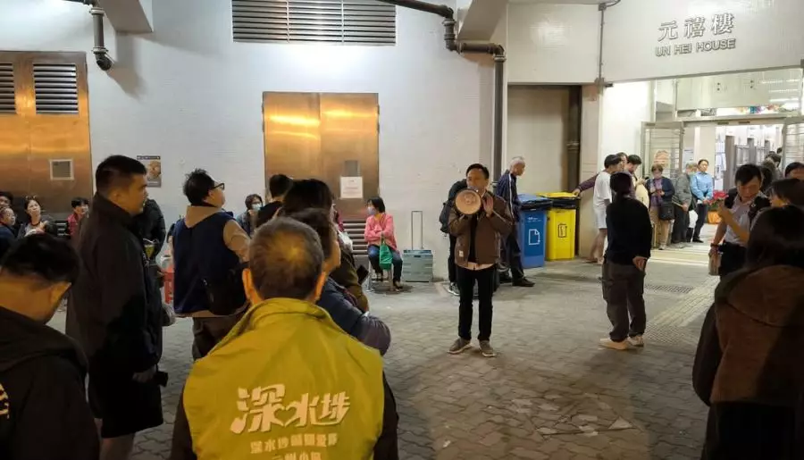 元州邨元禧樓垃圾房火警 區議員及關愛隊迅速支援協助居民