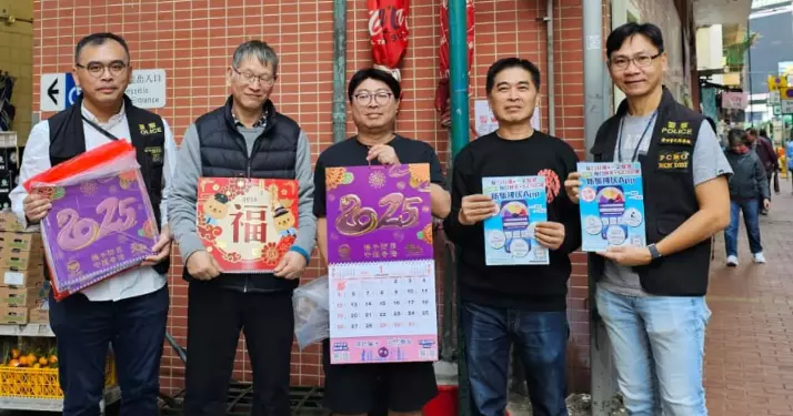 灣仔警區派傳單活動
