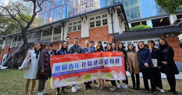東區青年社區建設委員會 — 參觀「油街實現」體驗藝術連結社群嘅創意社區空間
