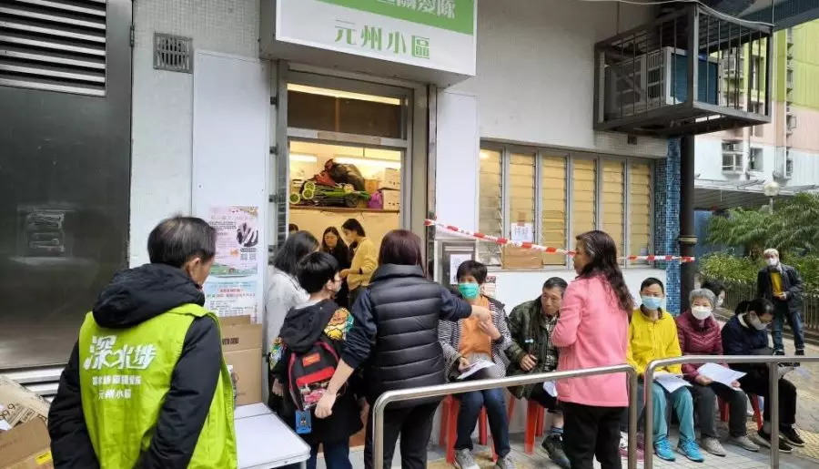 關愛隊元州小區歲晚為市民提供健康服務