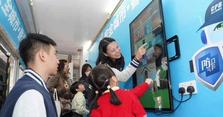 攜手同心防罪行 防罪宣傳車登場
