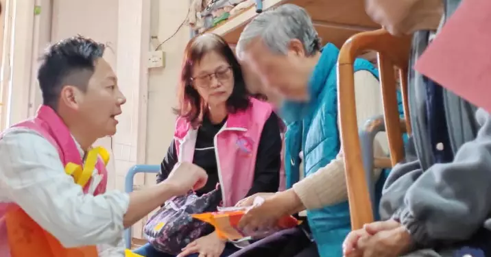 寒中送暖 大埔區關愛隊出動支援市民