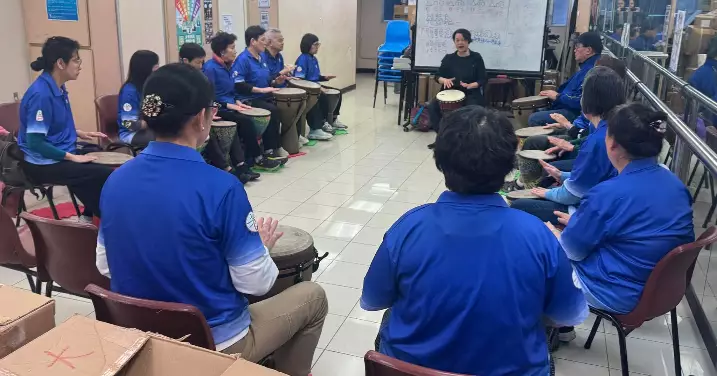 「油尖區耆樂警訊非洲鼓班」