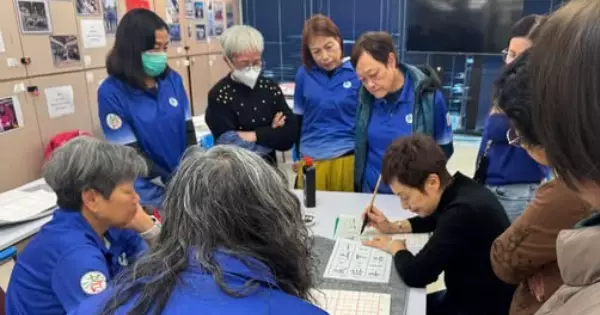 「油尖區耆樂警訊毛筆書法班」