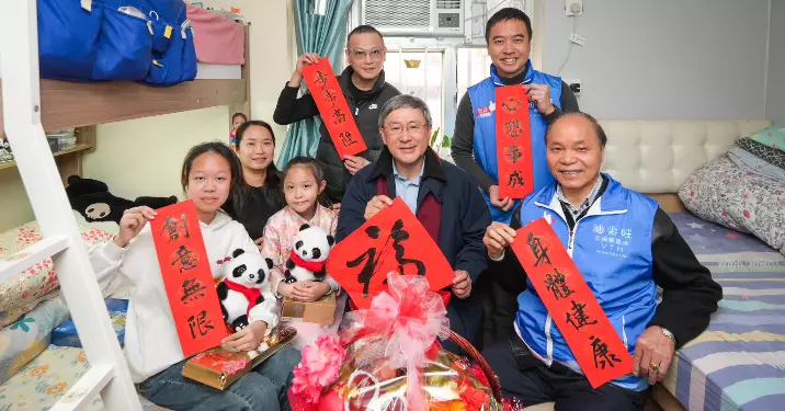 卓永興：歲晚給市民拜早年