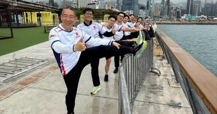 東區區議會 – 於東岸板道備戰渣打香港馬拉松2025「十八區挑戰賽」