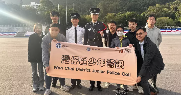 灣仔區少年警訊及灣仔區耆樂警訊 《警察學院結業會操》