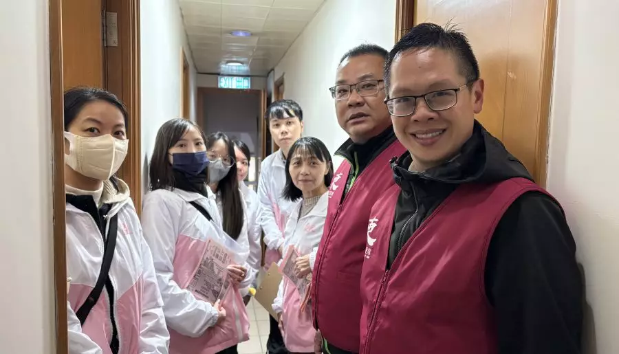 筲箕灣社區客廳x西灣河關愛隊|上門探訪分租戶 宣傳社區客廳及賀歲片欣賞活動