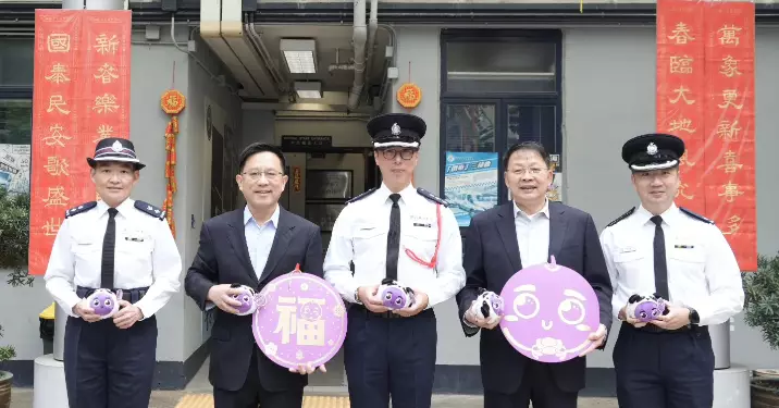 感謝中聯辦大年初一探訪西區警區