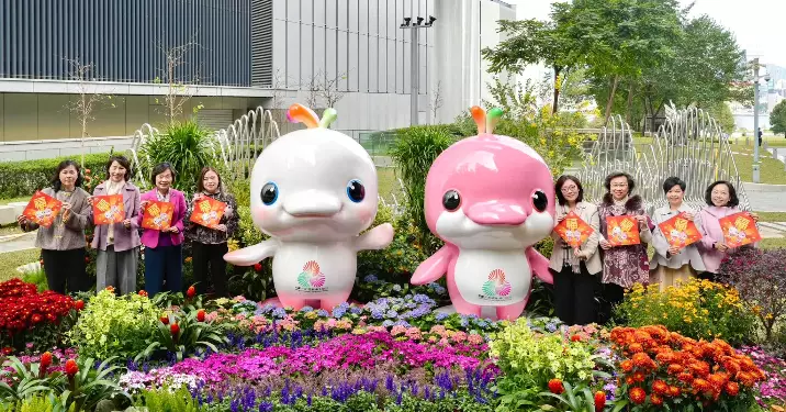 羅淑佩：全運會吉祥物亮相政總草坪 七位女局長及特首辦主任齊打卡送福