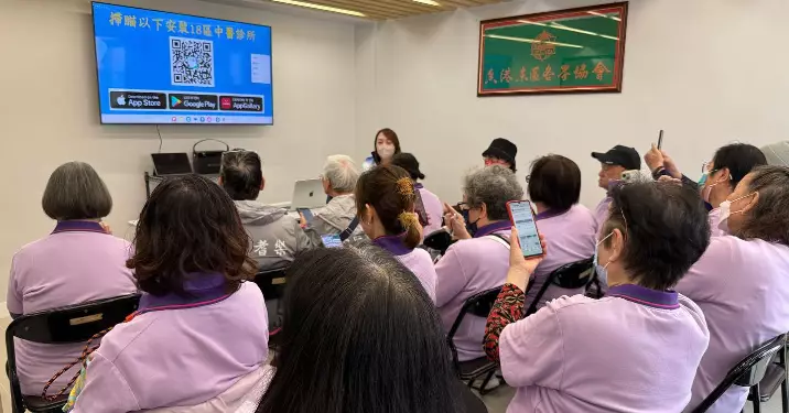 東區耆樂警訊參與數碼共融長者數碼外展計劃 – 「友智識」