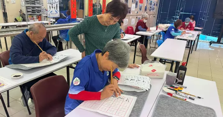 「油尖區耆樂警訊毛筆書法班」
