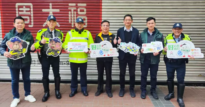 旺角警區及西九龍總區交通部聯同區議員宣揚交通安全