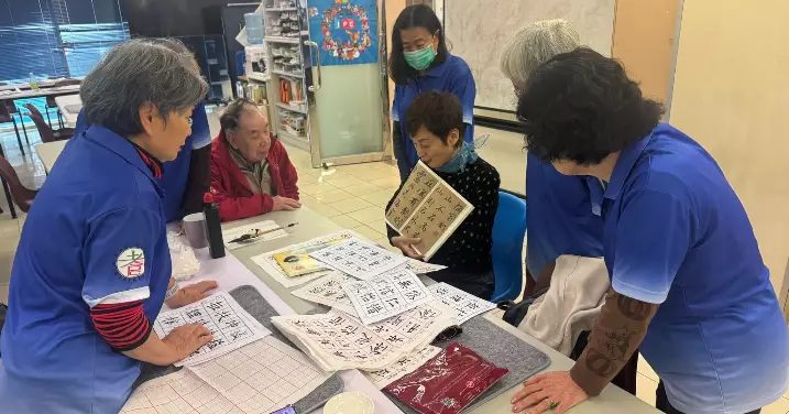 「油尖區耆樂警訊毛筆書法班」