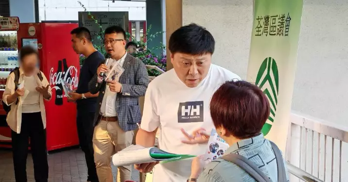 荃灣區議會會見市民計劃「流動會客室」