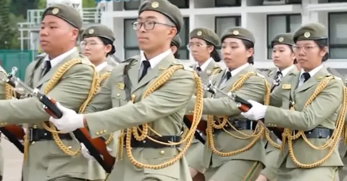 香港海關青年領袖團以中式步操慶五四