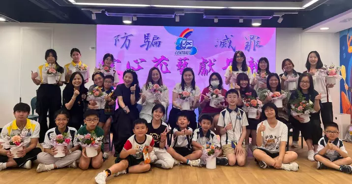中區少年警訊舉辦母親節親子花藝工作坊 溫馨互動獻上獨特祝福