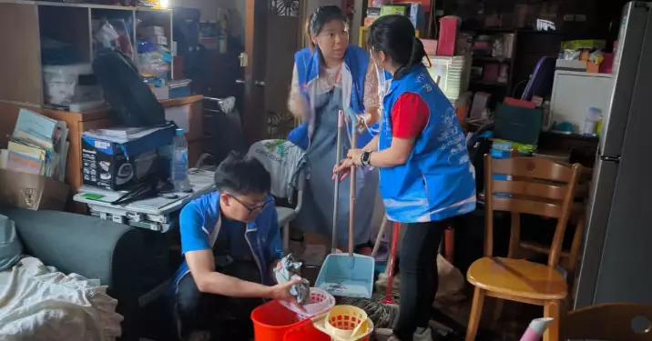 油尖旺關愛隊協助火警停電大廈