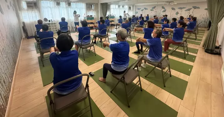 「油尖區耆樂警訊瑜伽班」