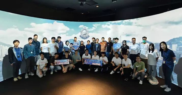 「薪火計劃」體驗「環迴警點360」沉浸式警察訓練