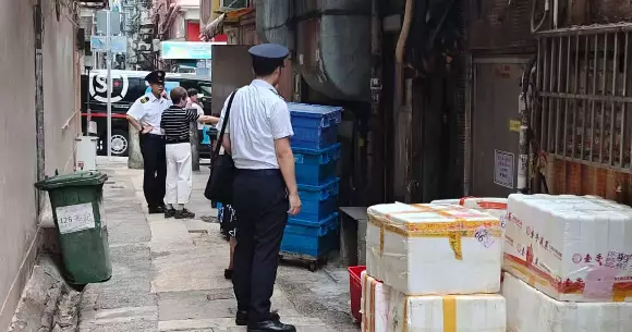 實地視察並關注馬頭圍道後巷垃圾棄置問題