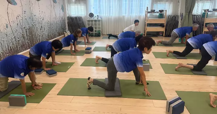 「油尖區耆樂警訊瑜伽班」