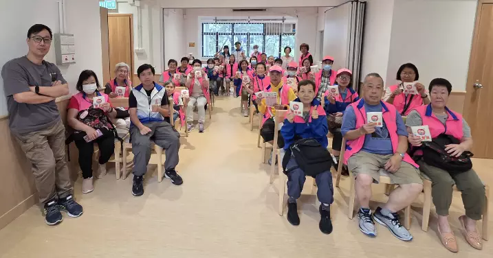 耆樂警訊 •『友智識』長者數碼共融計劃講座及參觀踏浪者畫作展
