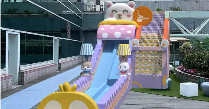 消暑必去 HomeSquare【夏日水動樂園】20米長傢俬主題充氣水上滑梯成孩童放電樂園