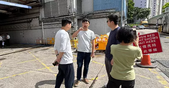 頌安邨商場卸貨區因污水渠崩塌封路維修 預計10月中旬恢復行車