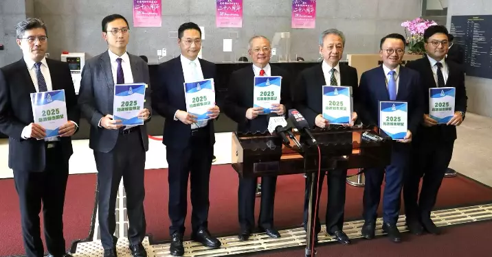 自由黨立法會議員會見行政長官 發表對2025年度施政報告期望 